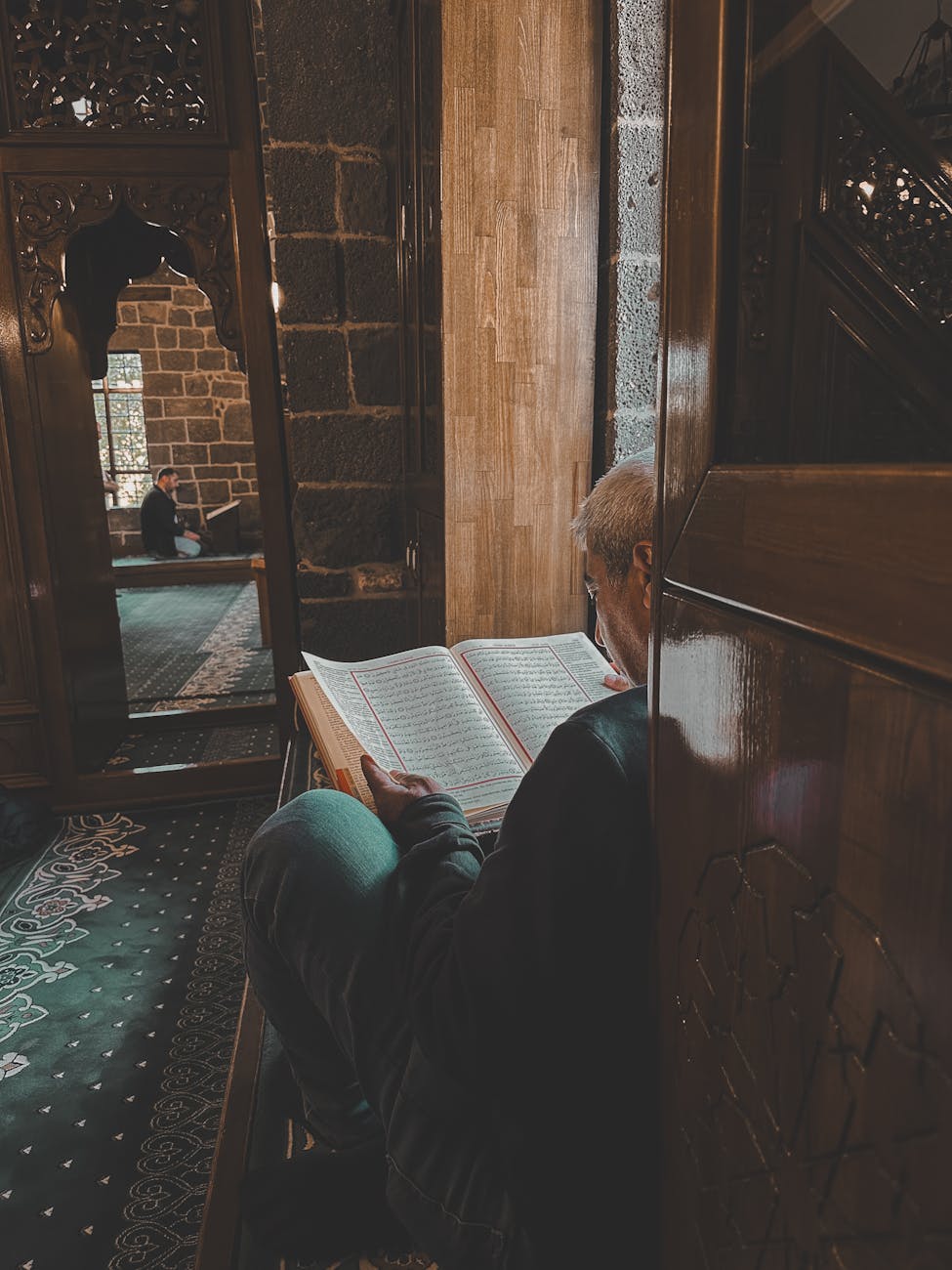 Popularized Objectification: The Play-Thing that is The “Book Boyfriend”